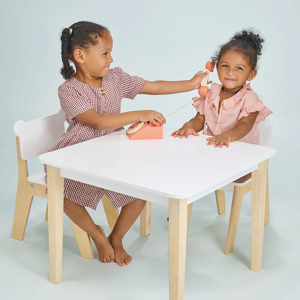 Kid's Table - Image 2