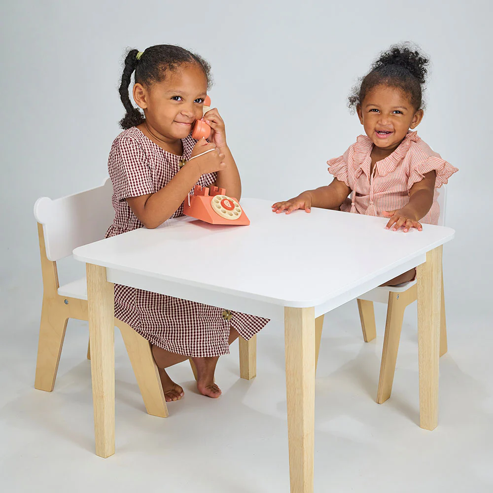 Kid's Table and Chair Set - Image 3