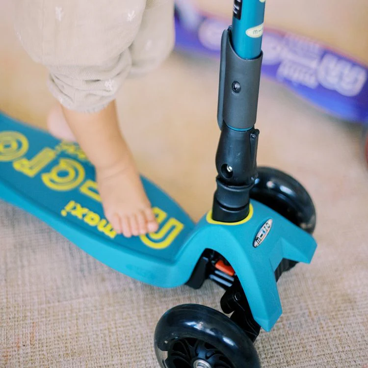 Micro Maxi Foldable LED Scooter -  Petrol Green - Image 4