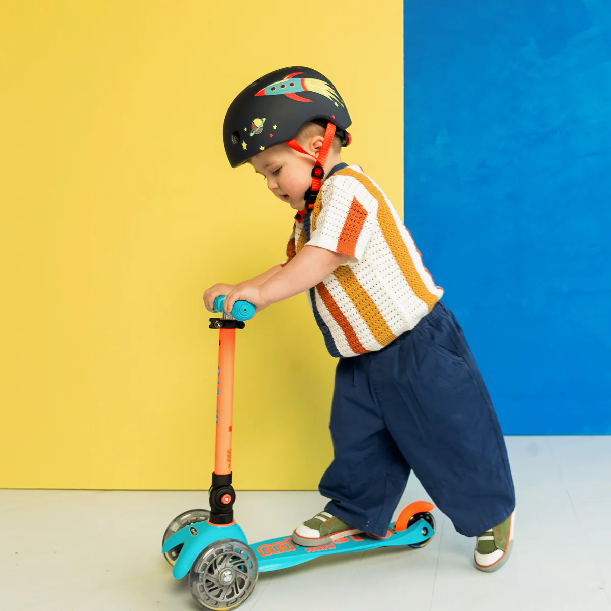 Mini Deluxe Foldable LED Scooter - Neon Sunset Orange/Aqua - Image 2