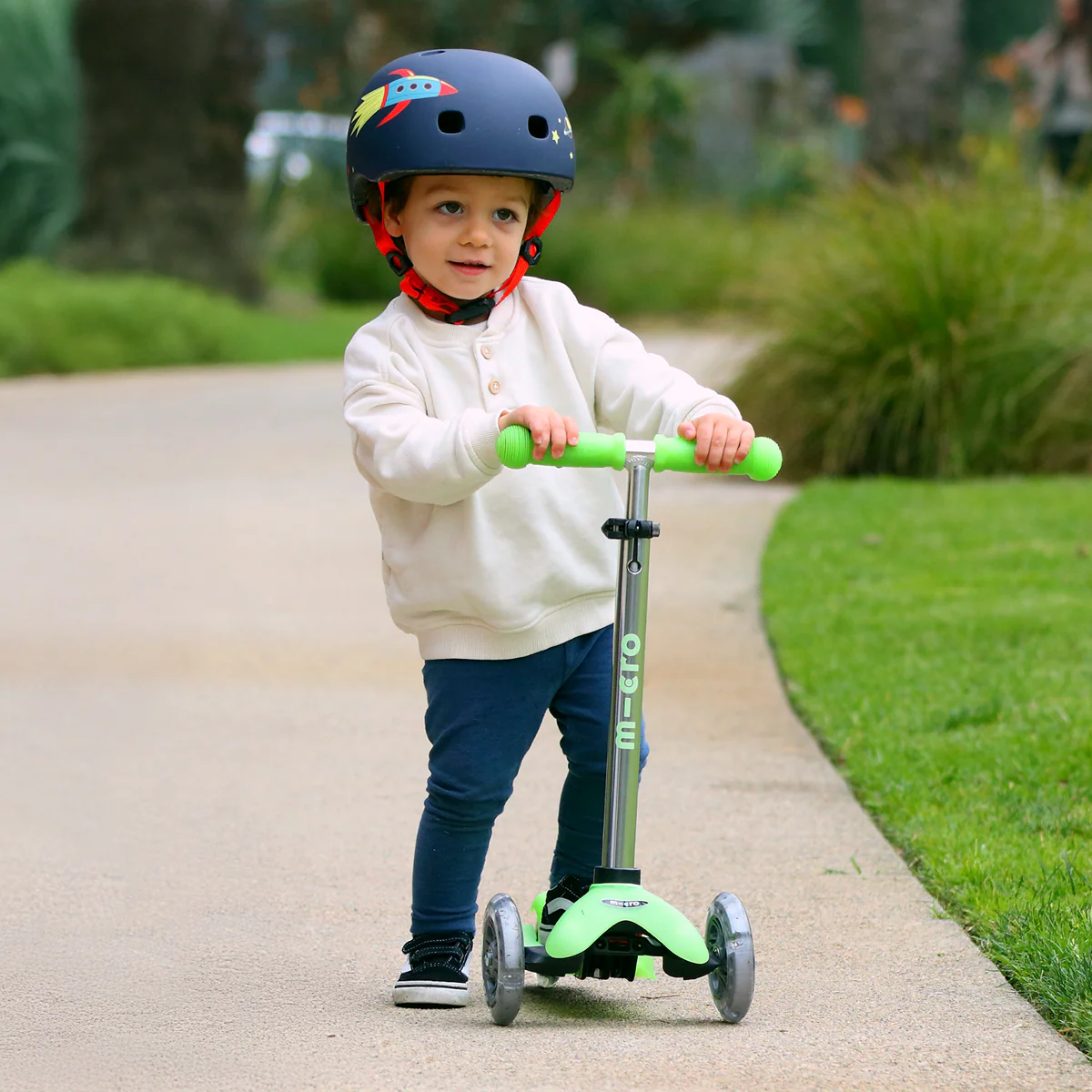 Mini Deluxe Glow LED Plus Scooter - Icy Lime - Image 2