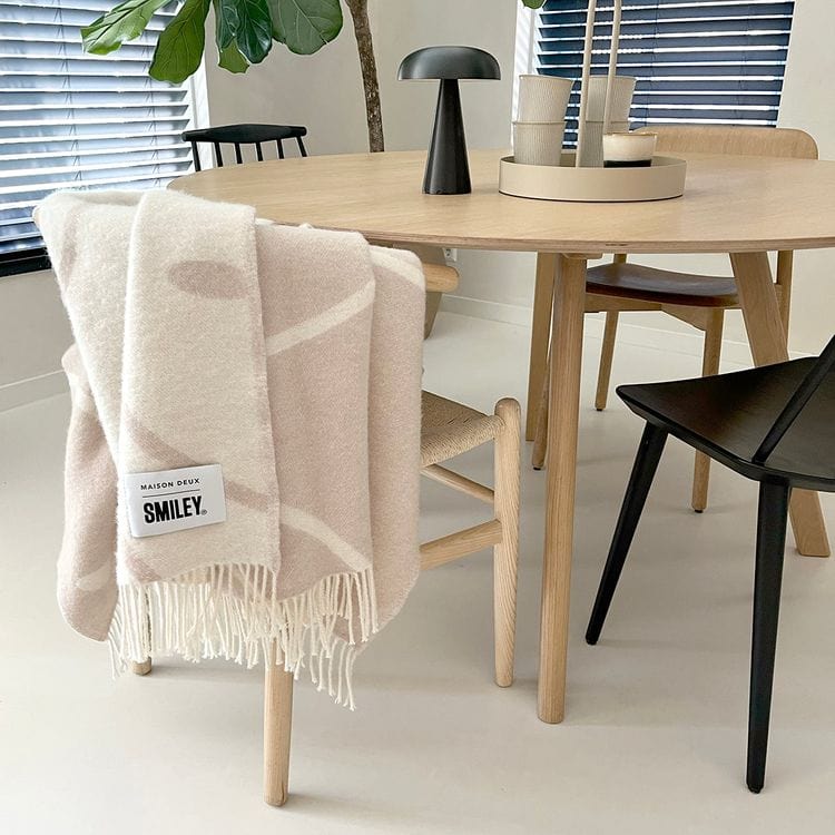 Smiley Blanket - White/Grey - Image 4